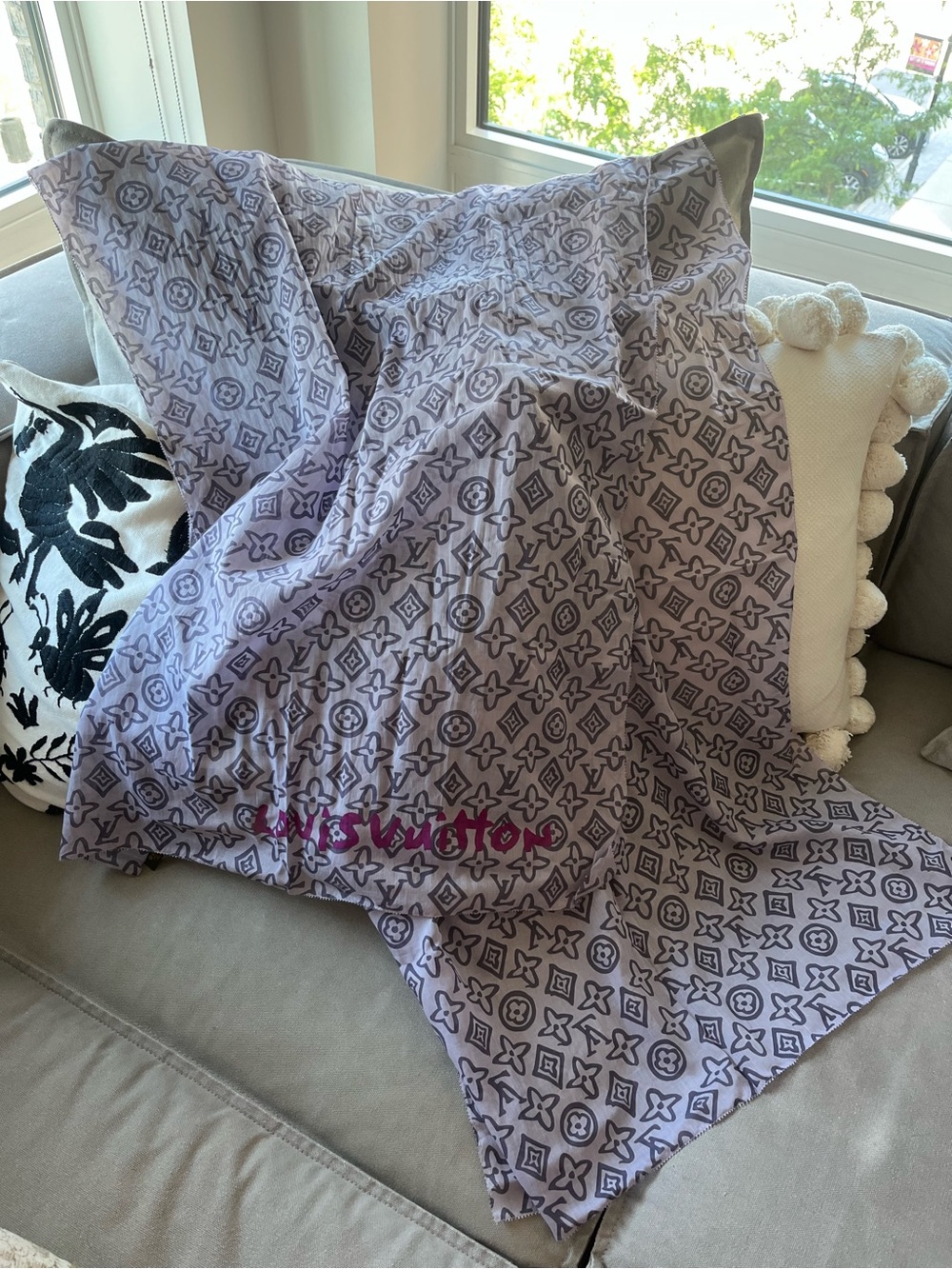 AUTHENTIC Louis Vuitton Lavender and Purple Monogram Scarf/Pashmina
NEVER USED